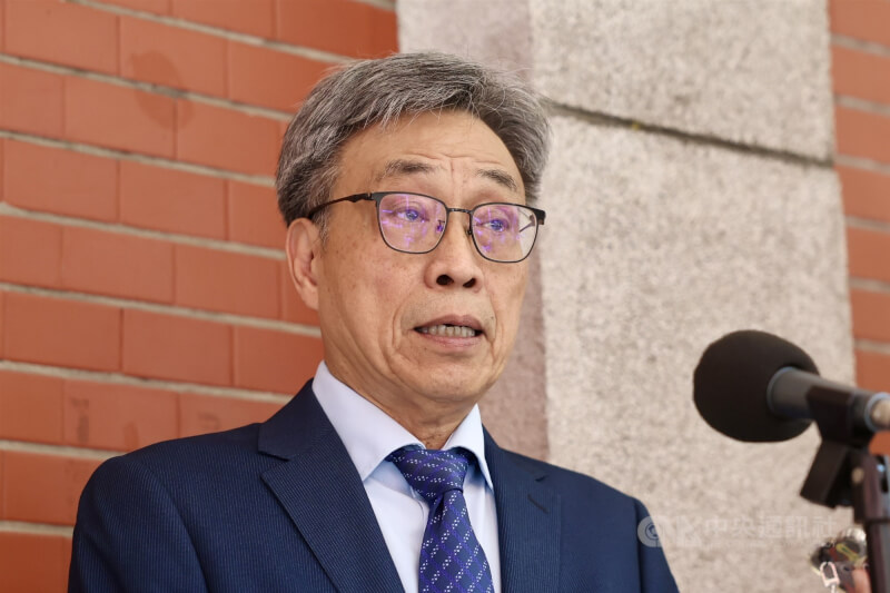 立法院經濟委員會29日上午安排農業部長陳駿季報告「農業部115年度施政計畫暨收支預算」,他會前接受媒體聯訪,針對美國花生將零關稅進口說明因應做法。中央社記者王飛華攝 115年4月29日
