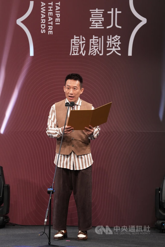 演員郭子乾29日出席第2屆「台北戲劇獎」入圍名單公布記者會,朗讀入圍名單。中央社記者徐肇昌攝 115年4月29日