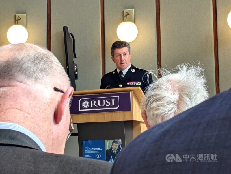 英國第一海軍大臣詹金斯上將（台上講者）29日在英國智庫「皇家聯合軍事研究所」（RUSI）演說時提到，英國將主導建構由多國組成的「北方海軍」，以應對北大西洋持續升高的威脅。中央社記者陳韻聿倫敦攝　115年4月30日