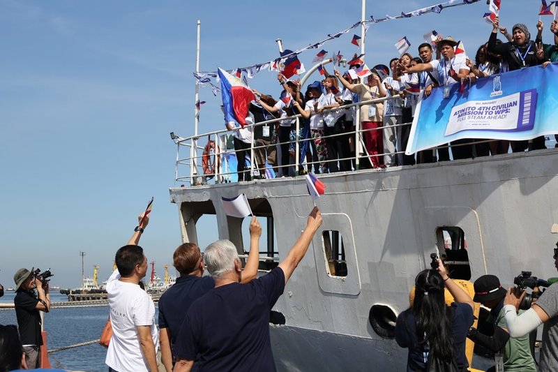 菲律賓南海倡議團體「這是我們的」聯盟,30日啟程前往中業島,準備向島上居民、漁民提供補給品,以和平方式宣示主權。(民團這是我們的提供)中央社記者林行健馬尼拉傳真 115年4月30日