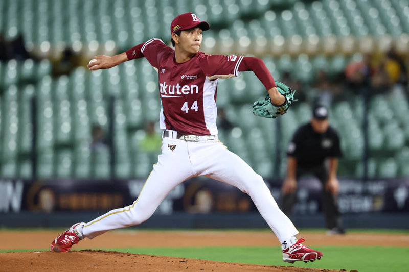 中華職棒樂天桃猿隊先發投手曾家輝30日對戰中信兄弟隊，投5局僅失1分、送出4次三振，終場桃猿以3比1搶勝，曾家輝也拿下本季首勝。（樂天桃猿隊提供）中央社記者蘇志畬傳真　115年4月30日