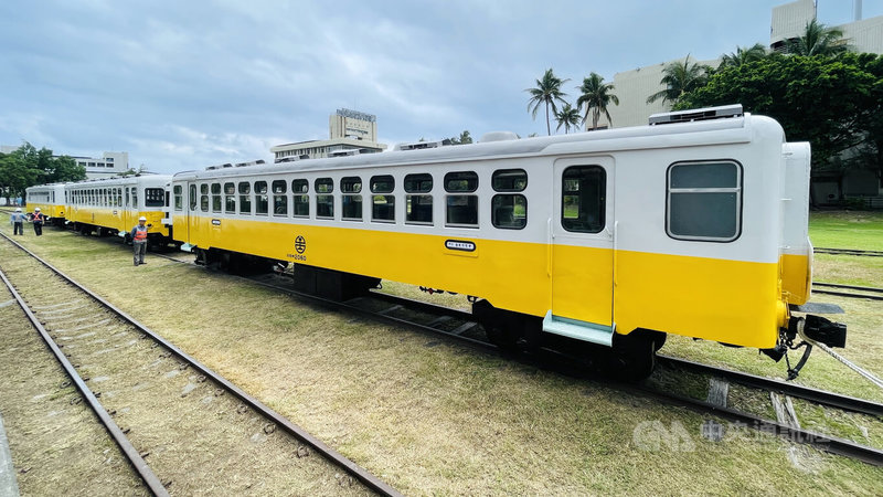 台鐵光華號列車退役後在台東火車站舊站停放一列車廂，因長期設置於戶外，車廂逐漸出現老化、漆面剝落及鏽蝕等情形，歷經整體修復後，30日正式回歸台東舊站特區。中央社記者盧太城台東攝　115年4月30日