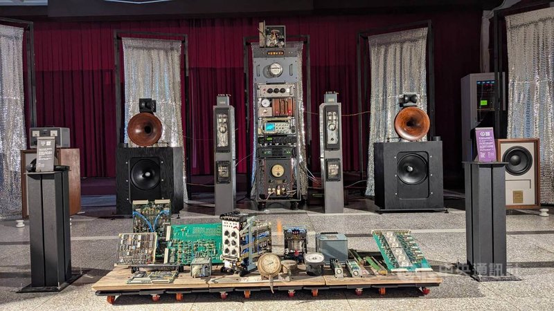 2026台電文創年度特展「60Hz STEREO/RETRO：千瓦之後 ∞ 電氣回聲」5月2日起將在台電和平東路辦公室禮堂舉行，將展出台電文創與YANKO AUDIO LAB團隊合作，由設計師以台電退役零件打造的全手工音響系統。中央社記者王寶兒攝　115年4月30日