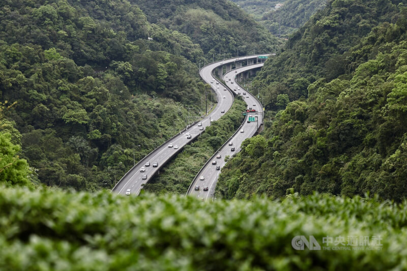 圖為4月4日清明連假第2天國道5坪林路段行車狀況。（中央社檔案照片）