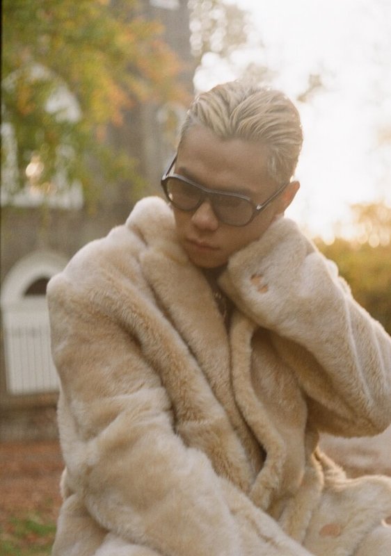 香港歌手湯令山（圖）曾幫歌后容祖兒寫歌，5月1日將在台灣開唱。湯令山說，除了演唱會外，也很期待跟台灣音樂人交流。（華納音樂提供）中央社記者王心妤傳真　115年4月30日