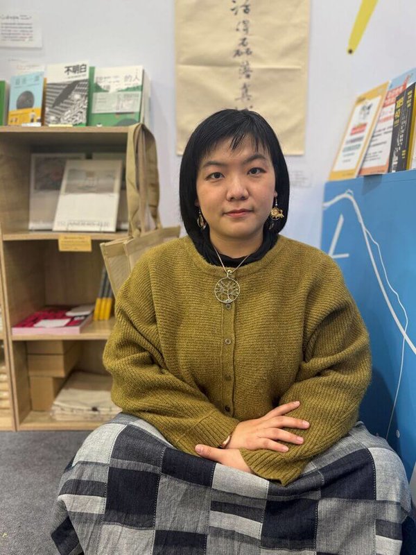 從香港移民來台的作家梁莉姿（圖）小說「日常運動」於2026年2月在美出版後廣獲好評，她也受邀赴紐約參與第21屆「美國筆會世界之聲文藝節」，將展開北美巡迴講座。（梁莉姿提供）中央社記者邱祖胤傳真　115年4月30日