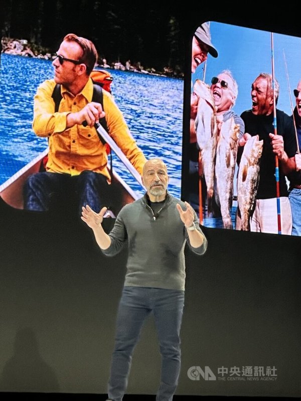 Uber執行長柯霍斯洛夏西29日在2026全球年度產品發表會，宣布與Expedia Group合作，App將可預訂飯店。中央社記者廖漢原紐約攝　115年4月30日