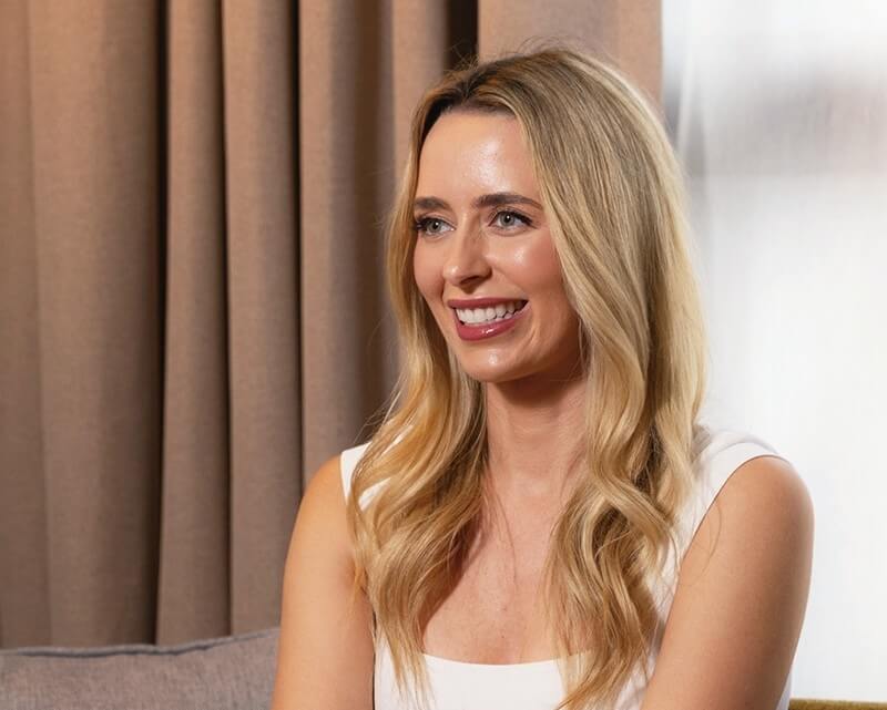 「費嫂」韓納談到台灣球迷對丈夫「費仔」費柴德的喜愛，臉上露出燦爛笑容。（中央社趙世勳）