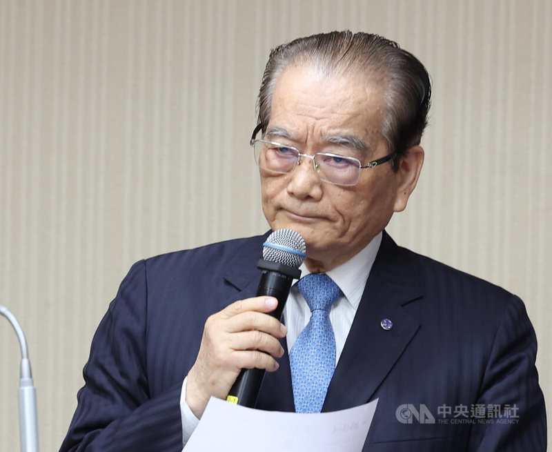 台鐵董事長鄭光遠（圖）30日在立法院交通委員會備詢時指出，微風集團指台北車站招商案評選委員涉洩密，政風單位調查中，最快2週就會有結果。中央社記者張新偉攝　115年4月30日