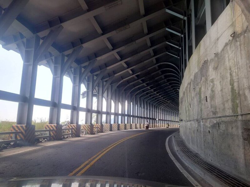 蘇花公路159.4公里處大清水路段日前發生落石砸損明隧道事故，公路局將於5月6日起至6月30日施工交管，籲請用路人注意。（公路局東區養護工程分局提供）中央社記者張祈傳真　115年5月1日