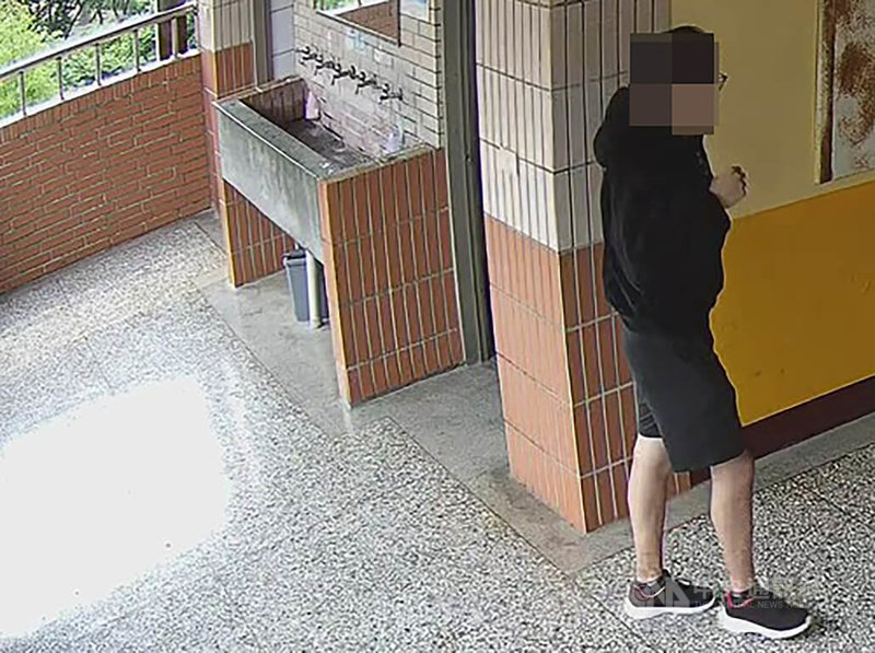 19歲男子涉嫌於4月中到彰化縣3間學校行竊，共60名學生受害，損失超過新台幣6萬元，警方依竊盜罪嫌將他移送彰化地檢署偵辦。（翻攝照片）中央社記者鄭維真傳真　115年5月1日