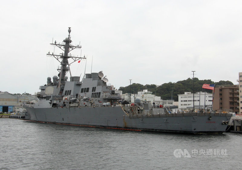美軍勃克級飛彈驅逐艦希金斯號（USS Higgins）4月28日發生火災，艦上一度失去動力與電力。據悉火勢侷限於單一設備並未蔓延，也無人員傷亡。圖為2023年時希金斯號泊靠於日本橫須賀。中央社記者陳亦偉攝　115年5月1日