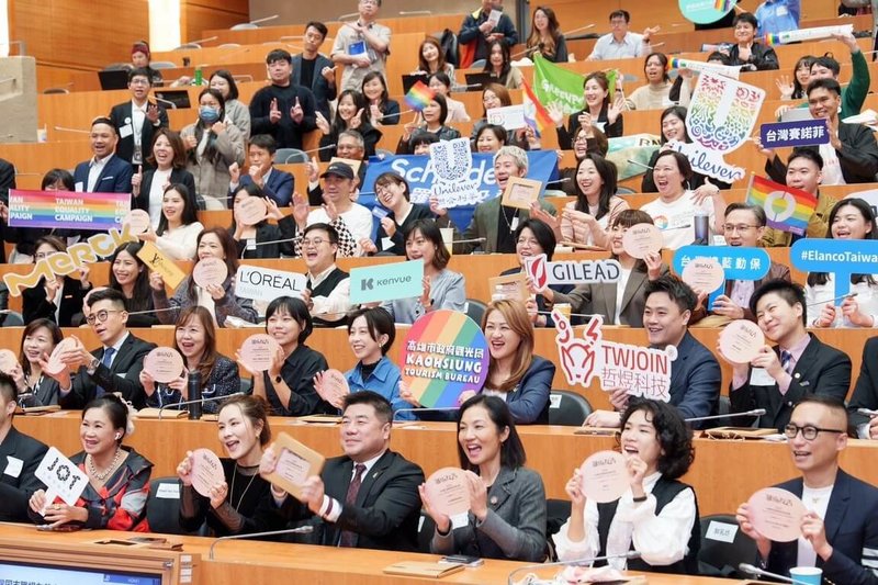 高雄市政府觀光局首度參與「2025第2屆台灣同志職場友善指標」評比，即在職場承諾、制度與福利、內部支持系統、教育訓練及對外影響等5大面向取得認證。（高雄市觀光局提供）中央社記者林巧璉傳真　115年5月1日