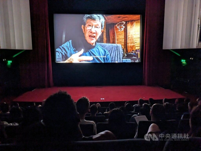 2026年英國「亞洲酷兒藝術節」1日在倫敦放映開幕片、導演虞戡平1986年的電影作品「孽子」4K修復版，虞戡平預錄映前致詞，談及在台灣戒嚴時期，他曾被迫刪剪「孽子」11處。中央社記者陳韻聿倫敦攝　115年5月2日