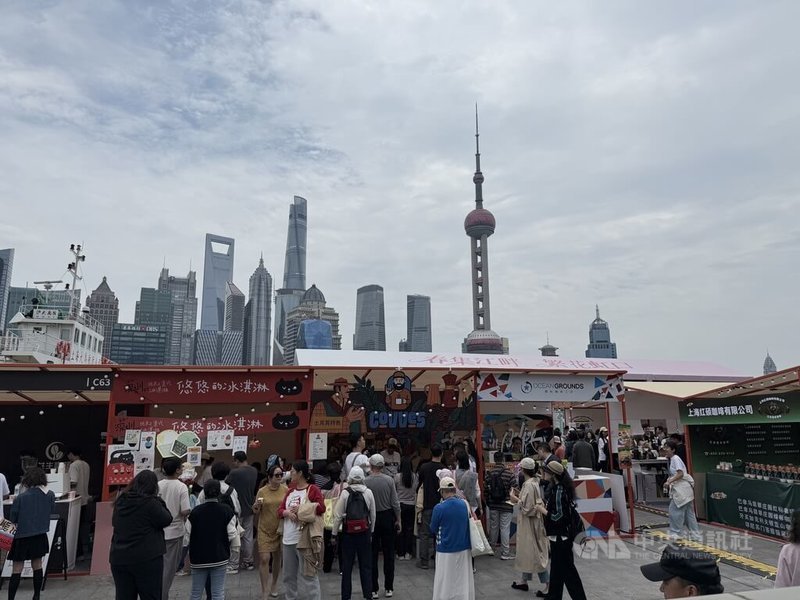 2026上海國際咖啡文化節於4月30日至5月4日舉行，在上海北外灘主會場，有近300個品牌、20多家國際咖啡館參與。中央社記者廖文綺上海攝　115年5月2日