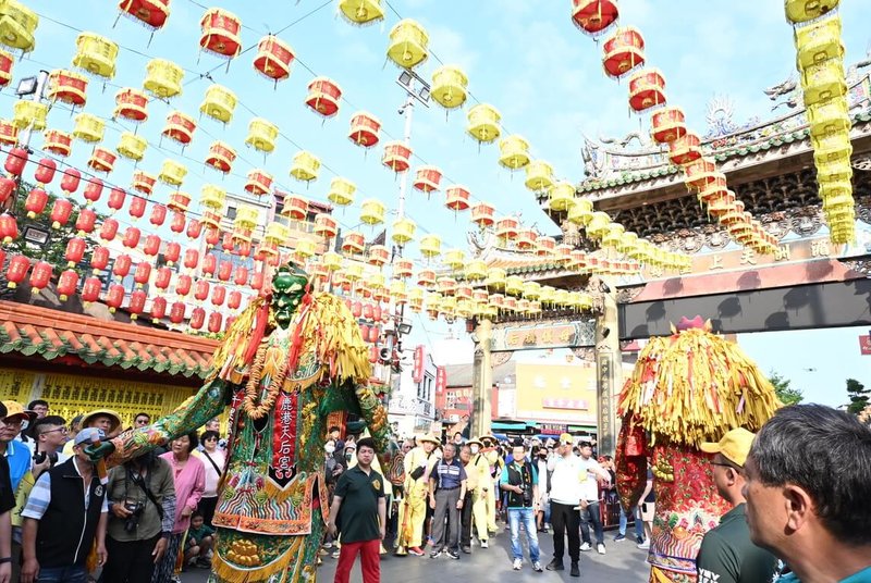 被列為彰化縣無形文化資產的同安寮十二庄請媽祖遶境活動2日展開，縣長王惠美及同安寮各庄代表，前往鹿港天后宮、新祖宮恭迎進香媽及同安媽聖駕起駕，揭開遶境序幕。（彰縣文化局提供）中央社記者吳哲豪傳真　115年5月2日
