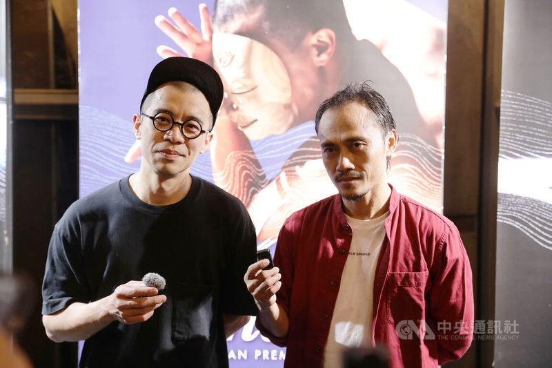 台灣編舞家王宇光「關係三部曲」第2部曲「人之島」在吉隆坡展開東南亞首演。王宇光（左）與印尼舞者Danang（右）合作，共同發展「人之島」創作，以身體和生命體驗展開對話。中央社記者黃自強吉隆坡攝 115年5月2日