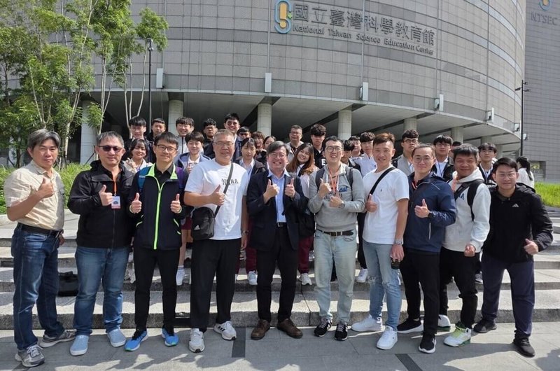 國立澎湖海事職校1日在全國高中學校專業群科專題實作及創意競賽中，在海事群等5組競賽中全數獲獎，並順利晉級全國總決賽。（澎湖海事職校提供）中央社    115年5月2日