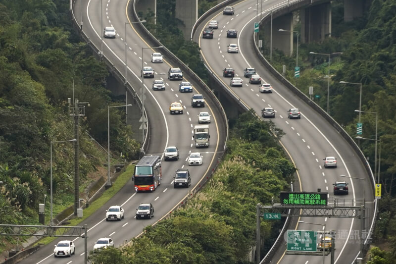 圖為國5宜蘭-坪林路段車流。（中央社檔案照片）