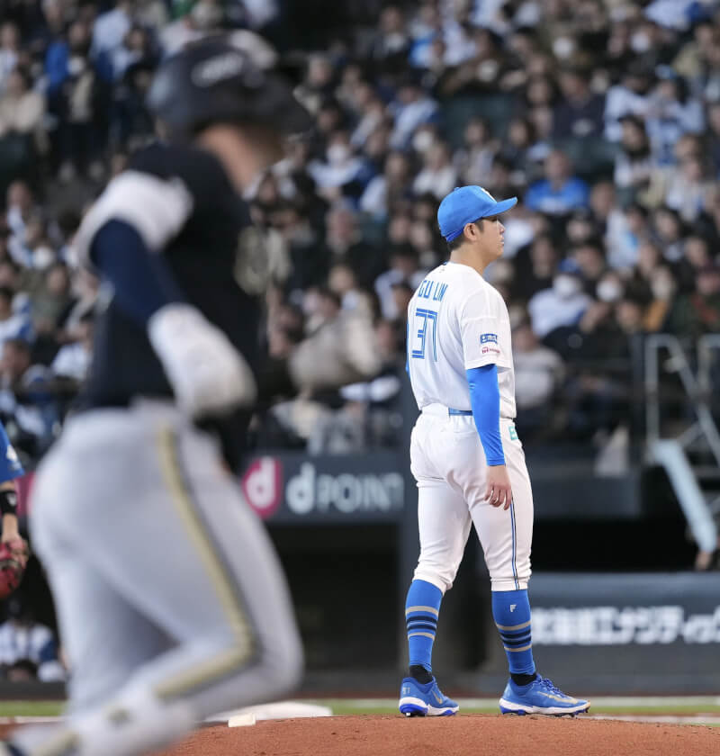 北海道日本火腿鬥士隊投手古林睿煬2日一軍先發出賽，投4局挨轟失掉2分責失分、無關勝敗。（共同社）