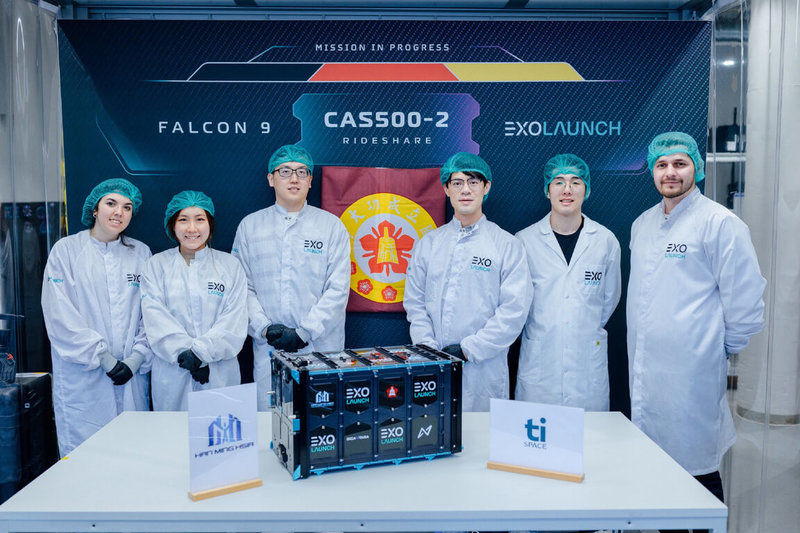 成功大學團隊開發「雙子星─波魯克斯」立方衛星，從結構設計、電源、通訊系統到姿態控制與軟體整合，皆由師生一手打造，台灣時間3日於美國加州范登堡太空軍基地發射升空。（成大提供）中央社記者楊思瑞台南傳真　115年5月3日