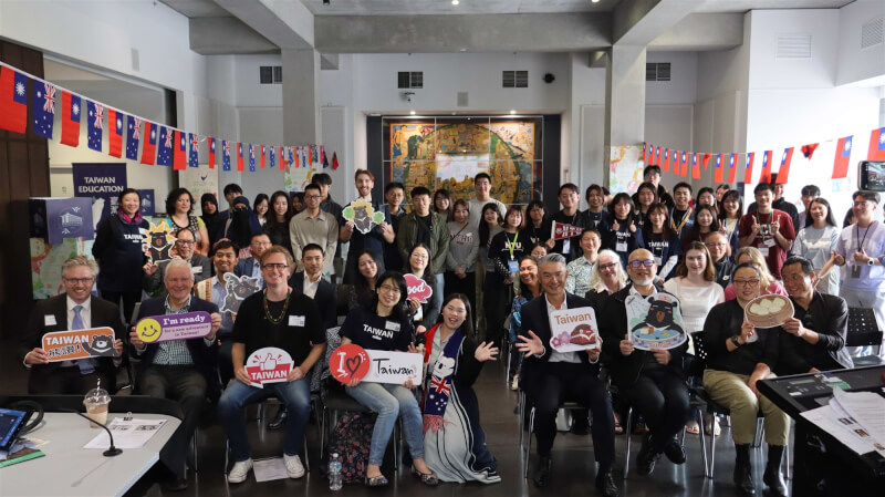 駐澳代表處教育組於5月2日在墨爾本舉辦台灣教育展；台灣從北至南共有8間大學參展，向澳洲學生提供前往台灣升學及獎學金等資訊。（駐澳大利亞代表處提供）中央社記者丘德真雪梨傳真　115年5月3日