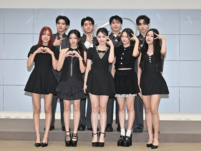 泰國女團FELIZZ（前排）、男團CLO
