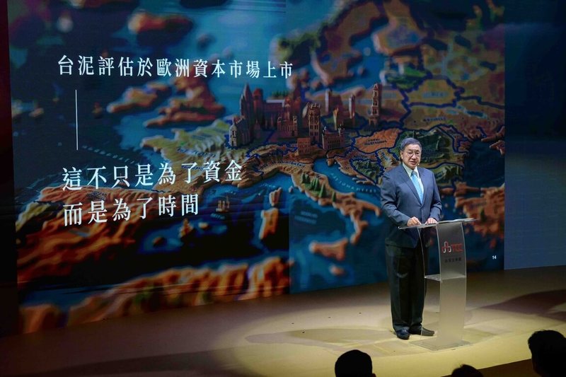 台泥董事長張安平（圖）4日表示，正在評估於歐洲資本市場上市，已委請3家國際投行共同推進相關評估，目前以倫敦、巴黎、法蘭克福、阿姆斯特丹4大歐洲金融重鎮為主要評估地點。（台泥提供）中央社記者何秀玲傳真　115年5月4日