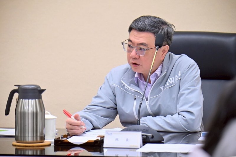 行政院長卓榮泰4日主持「因應中東衝突民生安定專案會議」，針對目前滯留於荷莫茲海峽的8艘台灣業者船舶，指示相關部會協助，務求儘速助船舶恢復正常航行。（行政院提供）中央社記者高華謙傳真　115年5月4日