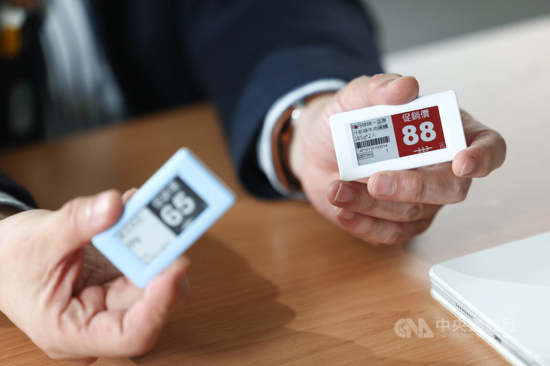 三商家購已斥資新台幣4.5億元，提前布局電子價卡（ESL）系統，花費不到1年時間，全台逾800間美廉社2025年7月已全面導入約300萬張電子價卡。中央社記者王騰毅攝　115年5月4日
