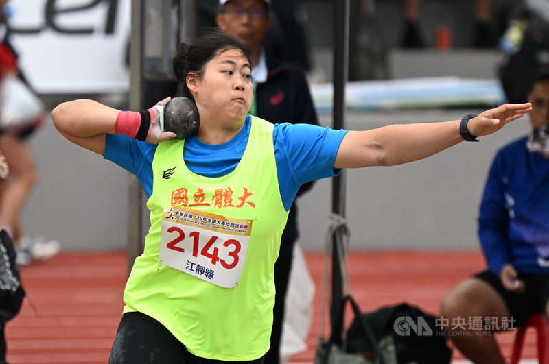 台灣女子鉛球全國紀錄保持人江靜緣（圖）4日在115年全國大專校院運動會決賽帶傷上場，6次試擲僅成功2次，以第5次的15公尺93獲得銀牌。中央社記者黎建忠攝　115年5月4日