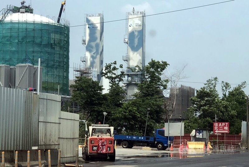 台積電嘉義廠工地發生重大竊案，包商夥同員工連續犯案，計竊取長逾4.5公里電纜線、變賣金額近500萬元，且駕車欲衝撞保全，遭嘉檢起訴。圖為工地進出門口。中央社記者黃國芳攝　115年5月5日