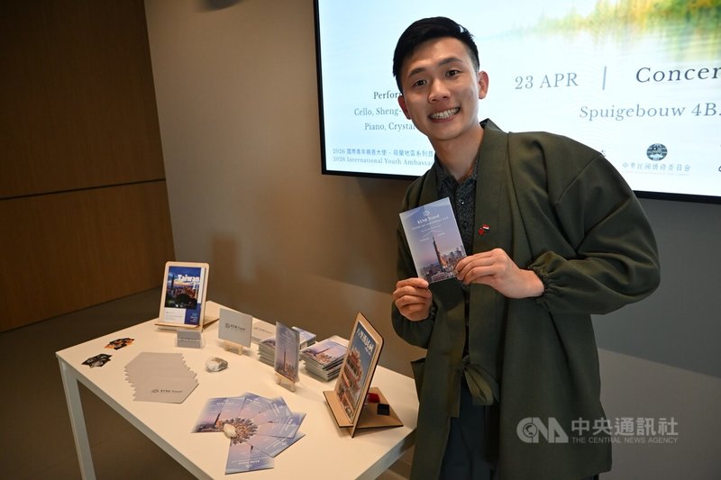 位於荷蘭，專門經營台日旅遊市場的Kunji Travel創辦人楊政勳說，受到戰爭影響，歐亞長程航班的票價越來越高，許多歐洲遊客放棄赴亞洲旅行，詢問度較往年同期明顯衰退。中央社記者吳柏緯海牙攝　115年5月5日