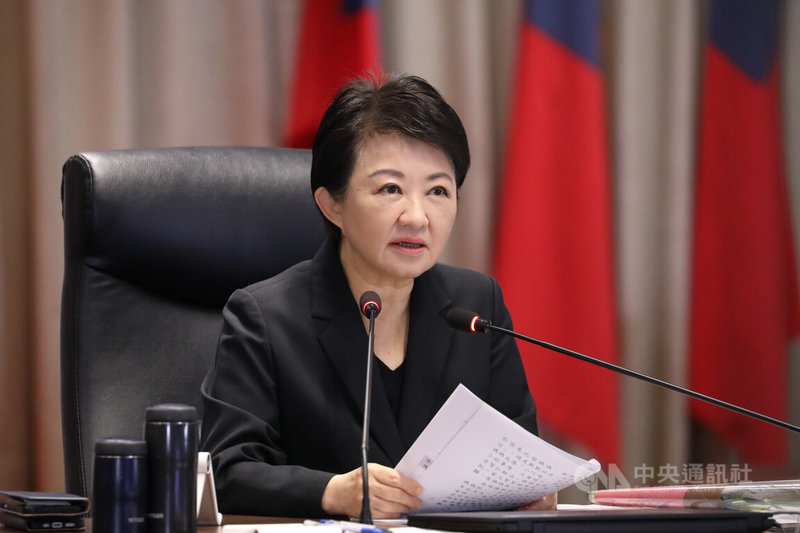 台中市長盧秀燕5日主持市政會議時宣布，前身為美軍俱樂部的「美村綜合服務園區」預計9月啟用，市府發起徵集老照片活動。中央社記者郝雪卿攝  115年5月5日