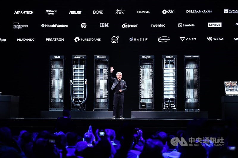 研調機構集邦科技指出，全球光收發模組出貨量將從2023年的2650萬組，於2026年成長3倍以上達9200萬組。圖為台北國際電腦展（COMPUTEX）資料畫面。（中央社檔案照片）