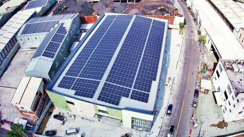 高雄市政府推動「光電智慧建築標章認證」，即日起開放申請至7月15日，朝永續與能源轉型城市邁進。（高雄市工務局提供）中央社記者蔡孟妤傳真　115年5月5日