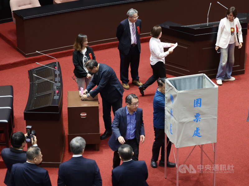立法院會5日進行檢察總長被提名人徐錫祥的人事同意權案記名投票表決。中央社記者王飛華攝　115年5月5日