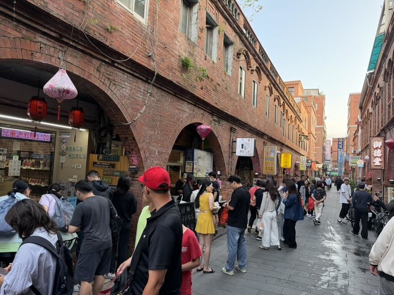 金門縣政府統計，中國五一長假期間共6579名陸客持旅遊簽入境金門，金門整體住房表現較民國114年同期平均成長約10%。圖為金門縣金城鎮觀光景點模範街。（金門縣政府觀光處提供）中央社記者吳玟嶸傳真　115年5月6日