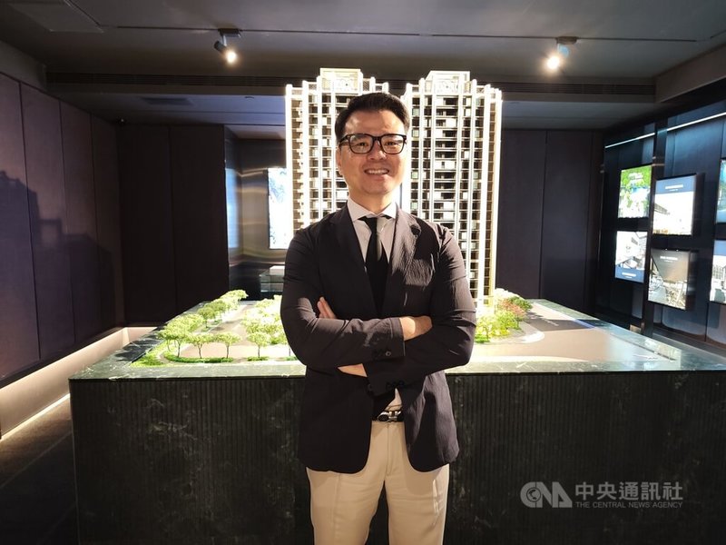北台灣房市受政策調控與市場觀望氣氛影響，買盤逐步回歸自住需求；代銷業者新聯陽副總經理邱俊陽（圖）6日指出，目前雙北市場幾乎沒投資客，以自住、換屋剛性需求為主。中央社記者何秀玲攝　115年5月6日