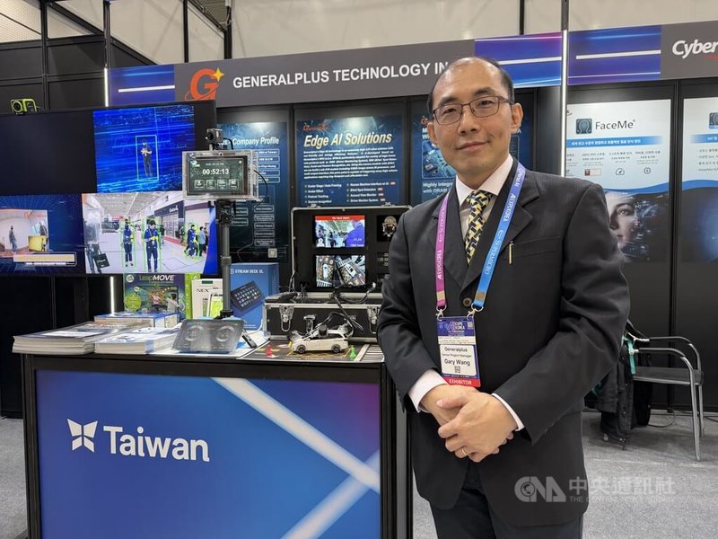 為期3天的AI EXPO KOREA 2026於6日在首爾COEX展覽館登場，凌通科技的資深專案經理王嘉霖（圖）擔任此次台灣廠商的團長，這次展出內容包括駕駛監控系統、虛擬化身效果、手勢辨識等。中央社記者楊啟芳首爾攝  115年5月6日
