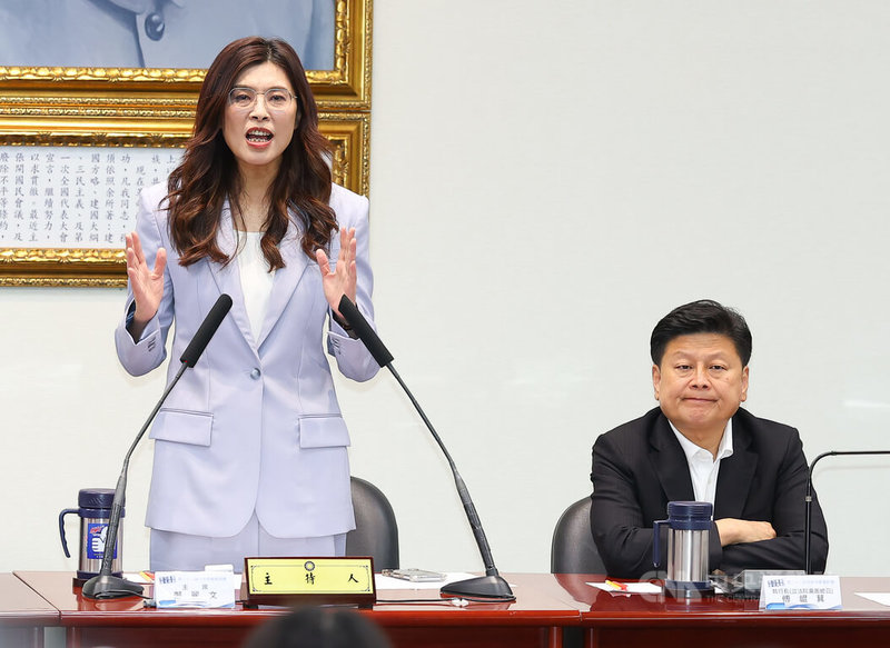 國民黨主席鄭麗文（左）6日下午在中央黨部主持中常會，立法院黨團總召傅崐萁（右）出席與會。中央社記者謝佳璋攝　115年5月6日