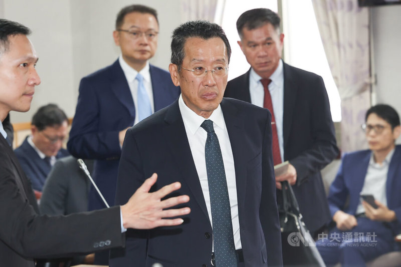 國防部長顧立雄（中）6日下午列席立法院朝野黨團協商，繼續研商「強化防衛韌性及不對稱戰力計畫採購特別條例草案」等案。中央社記者吳家昇攝　115年5月6日
