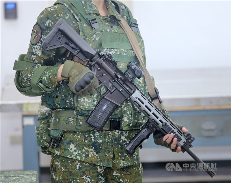 圖為軍備局205廠展示T112步槍。（中央社檔案照片）