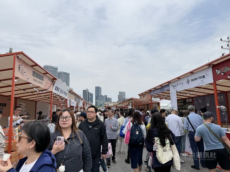 中國五一假期，上海舉辦國際咖啡文化節，人潮眾多。圖攝於5月2日。中央社記者廖文綺上海攝　115年5月7日