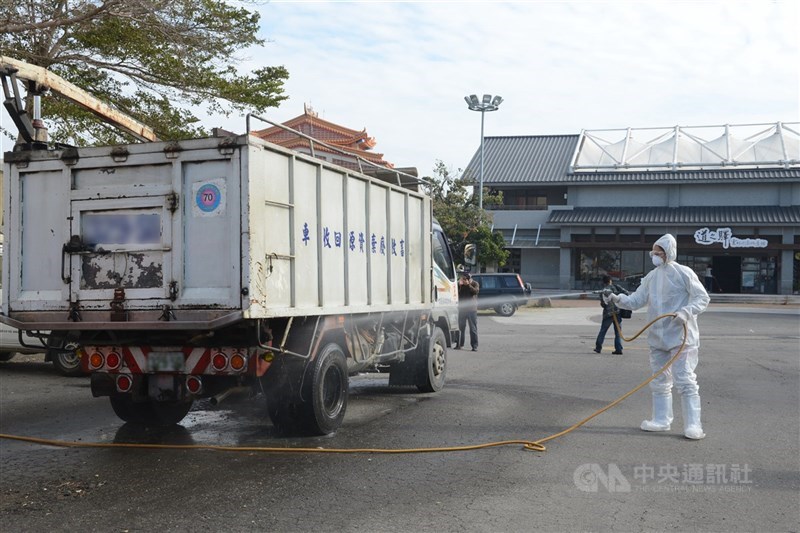 圖為禽流感化製車檢疫站。（中央社檔案照片）