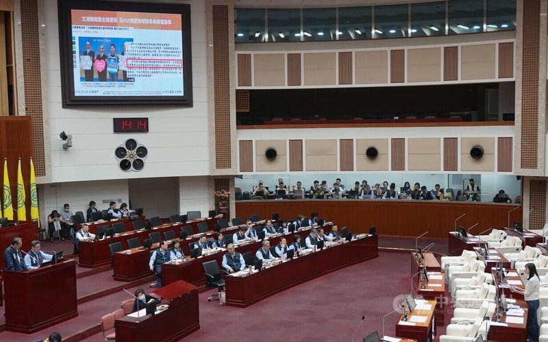 民進黨台北市議員許淑華8日在台北市議會定期大會交通部門質詢時，關切捷運民生汐止線議題。她說，希望民汐線列車不要像文湖線一樣，出現運量不敷使用等狀況。中央社記者劉建邦攝　115年5月8日
