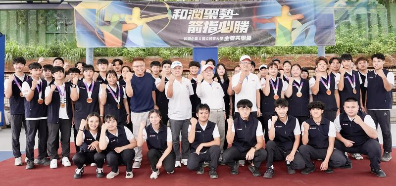 射箭人才輩出的國立體育大學8日接受企業贊助新台幣100萬元，希望能投入選手訓練設備升級，並提供弱勢選手獎學金。（國立體大提供）中央社記者黎建忠傳真　115年5月8日