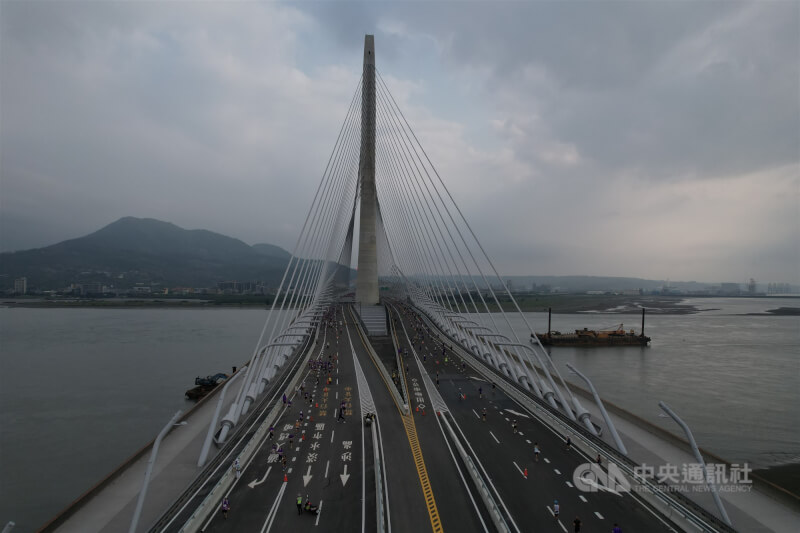 淡江大橋9日將舉行通車典禮晚會。（中央社檔案照片）