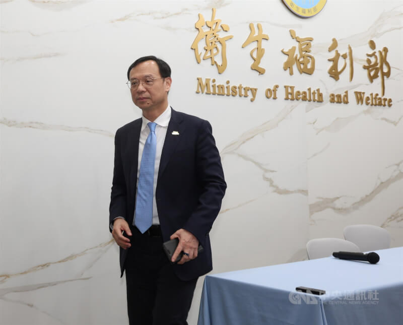 愛爾麗醫美診所涉裝針孔偷拍。衛福部長石崇良8日在三班護病比納入醫療機構設置標準會議後，接受媒體聯訪表示，這是明知故犯、有目的性的行為，已請醫事司處辦，應依法給予停業處分。中央社記者張新偉攝　115年5月8日