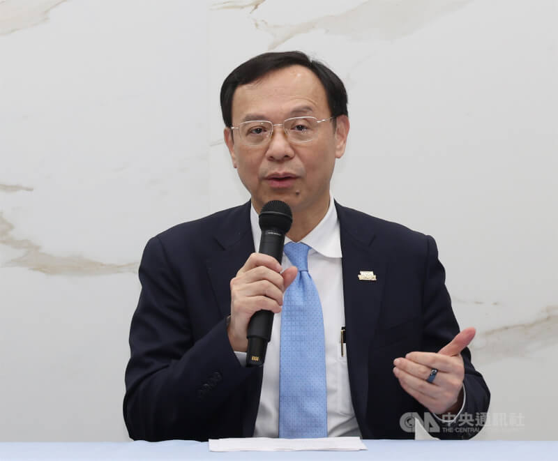 衛生福利部8日召開三班護病比納入醫療機構設置標準會議，部長石崇良（圖）會後說明，護理團體希望在116年12月上路，但考量年底、春節長假等因素，討論後預計117年5月1日實施。中央社記者張新偉攝　115年5月8日